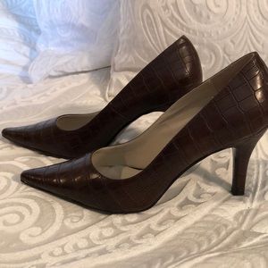 Crocodile print heel